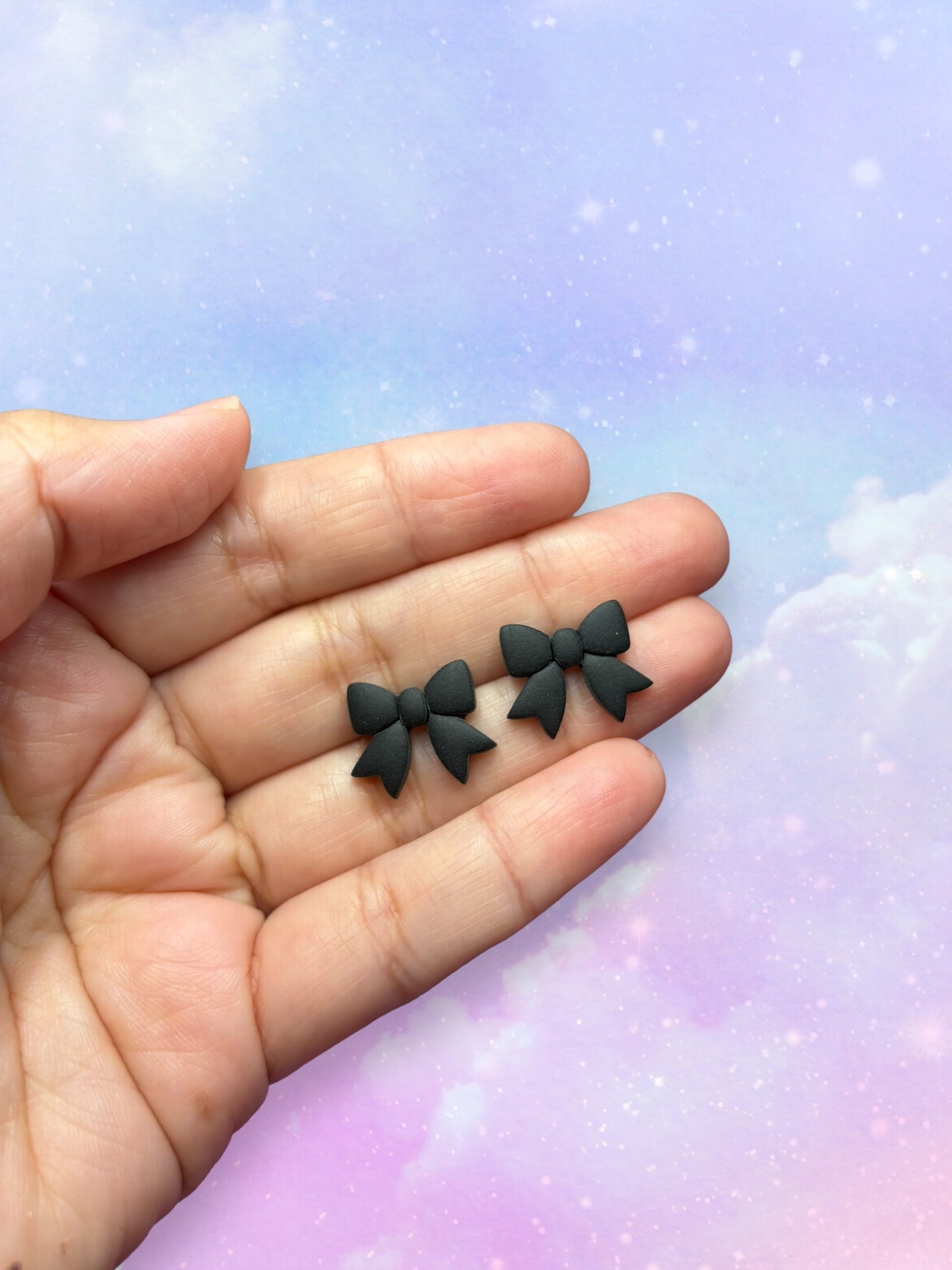 Bow Studs (variedad de colores)